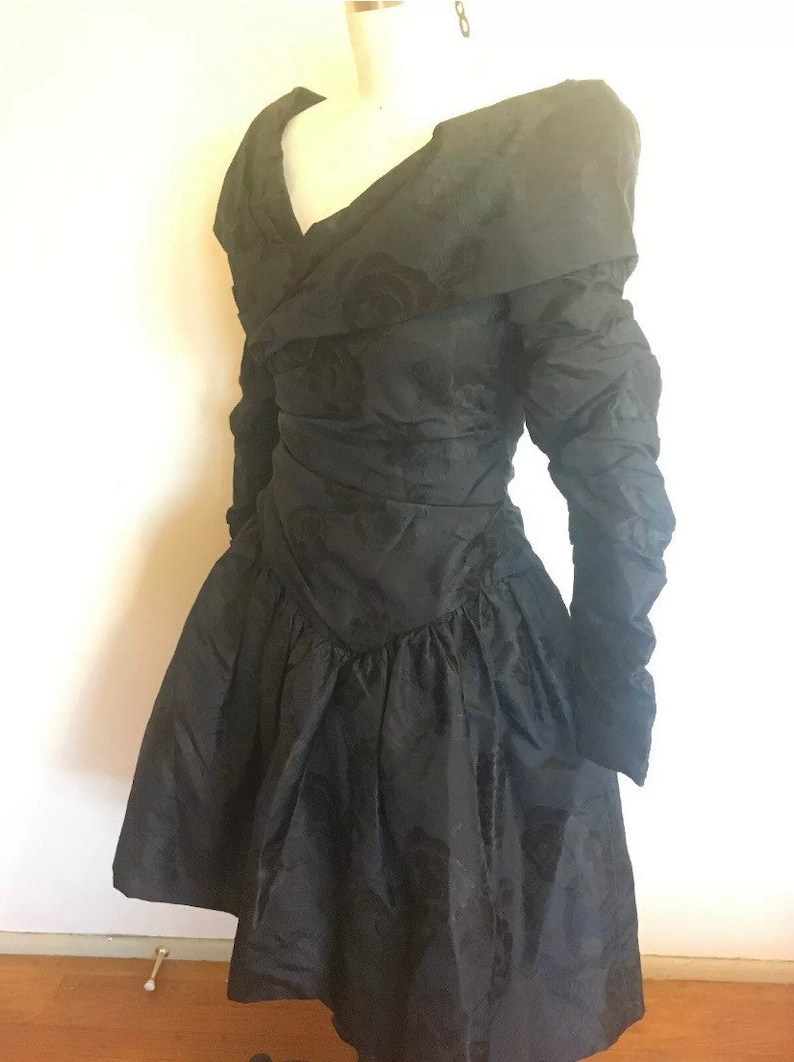 SCAASI Off the Shoulder Ruched Fit /& Flare Black Floral Tafetta Cocktail Dress 8