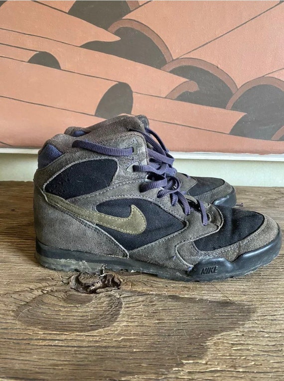 nike caldera hiking boots