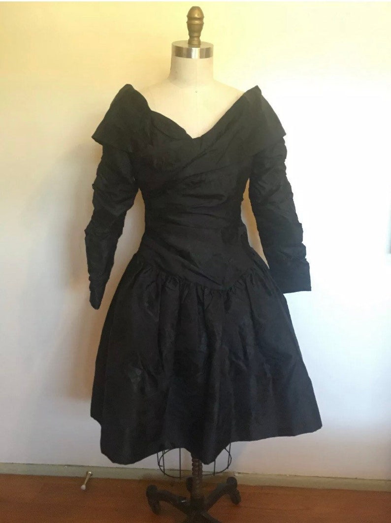 SCAASI Off the Shoulder Ruched Fit /& Flare Black Floral Tafetta Cocktail Dress 8