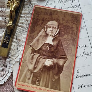 Beautiful carte de visite of a Belgian Nun - CDV, Anvers