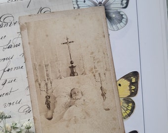 Gorgeous post mortem CdV - Girl with crucifix