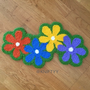 Handmade Funky Flowers Rug | Tufted 60s/70s Aesthetic, Groovy Retro Flower Shape