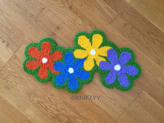 Handmade Funky Flowers Rug | Tufted 60s/70s Aesthetic, Groovy Retro Flower Shape