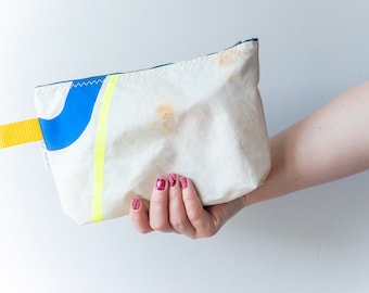 No3 Recycled Sailcloth Cosmetics Pouch (Medium)