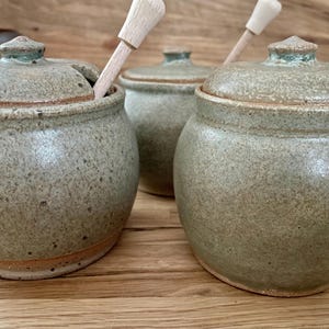 Honey Pot, Ceramic Handmade Honey Pot & Wooden Drizzler, Glazed Pottery Honey Pot, Ceramic Honey Pot, Honey Jar