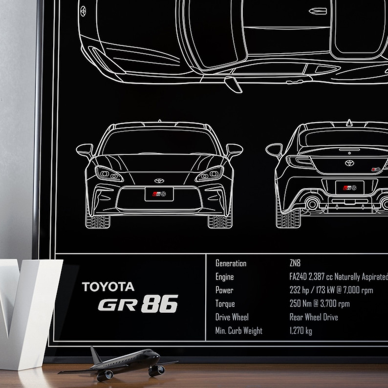 K&ouml;nnte beinhalten: Eine Schwarzwei&szlig;-Linienzeichnung eines Toyota GR86 mit technischen Daten, die darunter aufgef&uuml;hrt sind. Die Spezifikationen umfassen die Generation, den Motor, die Leistung, das Drehmoment, den Antrieb und das Leergewicht.