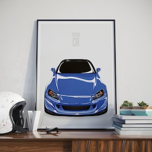 Może przedstawiać: Ilustracja niebieskiego samochodu sportowego Honda S2000 CR. Samochód jest zwrócony przodem do widza, widoczne są przednie reflektory i grill. Samochód znajduje się na białym tle.