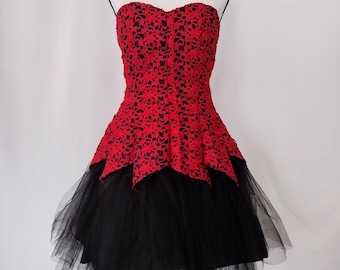 Robe de soirée mascarade vintage sans bretelles en dentelle rouge et noire de l'an 2000