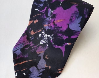 Vintage 1980s Giorgio Benetti Purple Abstract Print Silk Neck Tie 3.75 x 58