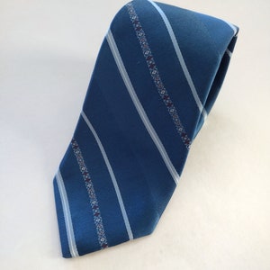 Vintage Austin Manor Blue Striped Skinny Necktie 3 x 58