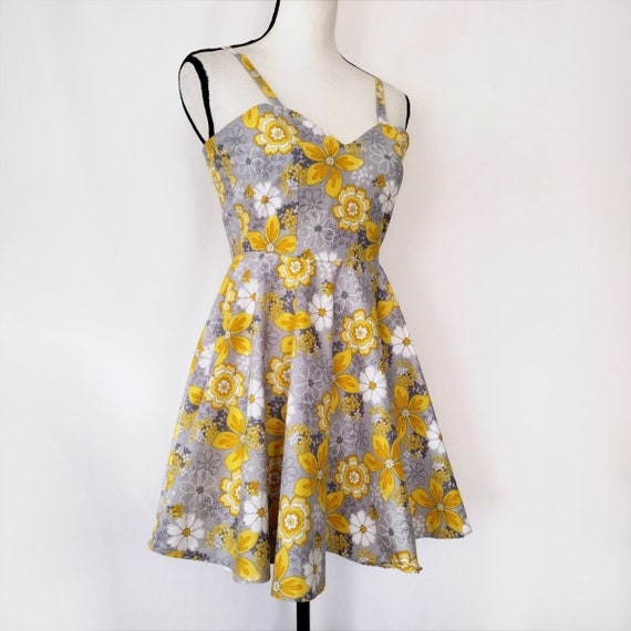 1970s Vintage Homemade Gray Floral Full Circle Su… - image 3