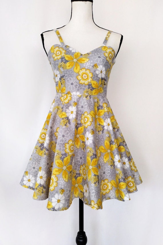 1970s Vintage Homemade Gray Floral Full Circle Su… - image 2