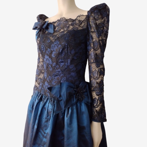 Vintage 1980s Black and Black Taffeta and Lace Dr… - image 7
