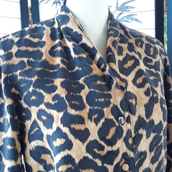 1980s/1990s Vintage 100% Silk Leopard Print Shawl… - image 6