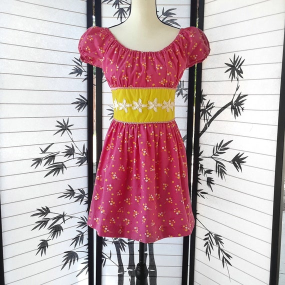Vintage 60's Pink and Yellow Flower Print Off Shou