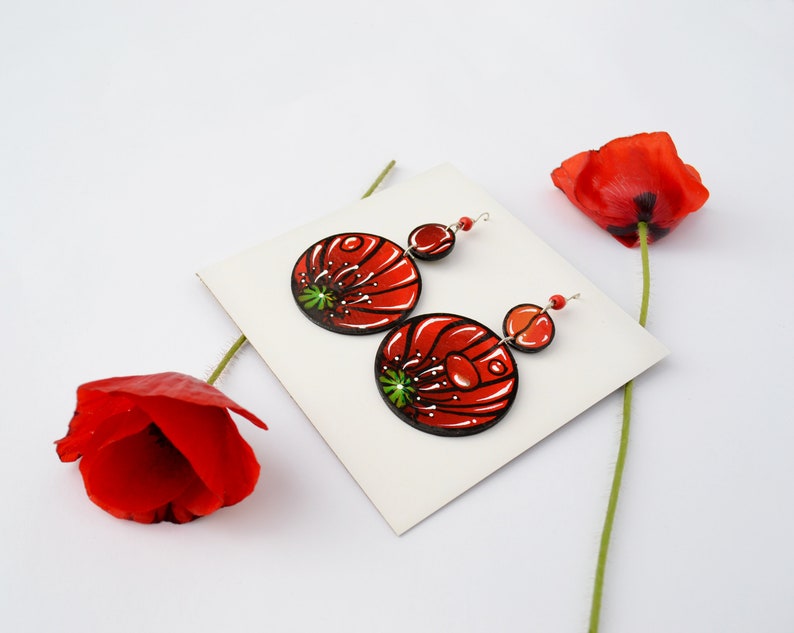 Pendientes de amapola roja de cuero pintados a mano. Pendientes grandes y llamativos. Pendientes día de la madre. Regalo especial para mamas imagen 4