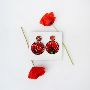 Pendientes de amapola roja de cuero pintados a mano. Pendientes grandes y llamativos. Pendientes día de la madre. Regalo especial para mamas mariposa