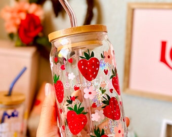 Bicchiere da birra da 16 once con margherite e cuori di fragole / San Valentino / Tazza di San Valentino / Amore per se stessi / Caffè freddo / Bicchiere da frullato / xoxo Boho / Floreale