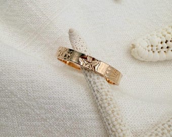 Handgestempelter Ring aus 14-karätigem Gold (Gold Filled) mit Ozeanmotiven: Seestern, Muschel, Schildkröte
