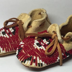 Baby Perlen Mokassins auf Hirschhaut