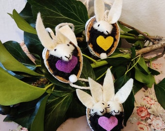 Set of 3 easter bunnies handmade in felt.