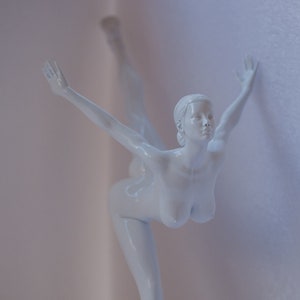 3D-geprinte harssculptuur ballerina: handgepolijst kunstbeeldje