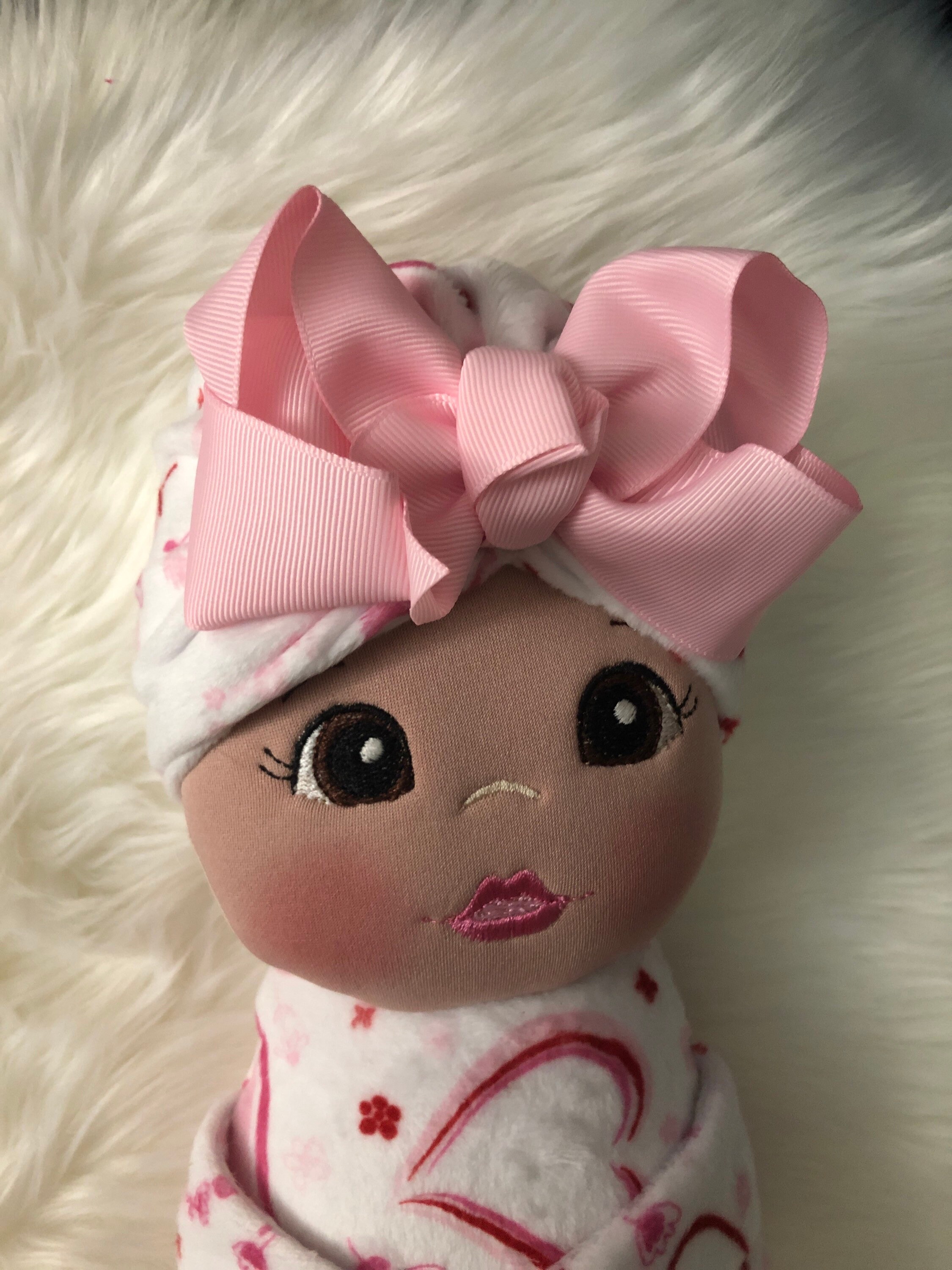 Muñeca de bebé Swaddle personalizada con chupete de imán Etsy