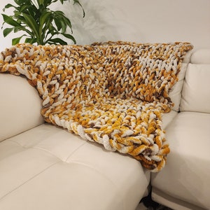 Knit Blanket, Chunky knitted blanket, handmade knitted chenille blanket