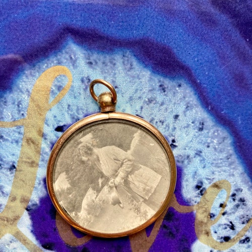 Antique Edwardian shops Large Rolled Gold Locket Pendant 4 cm diameter