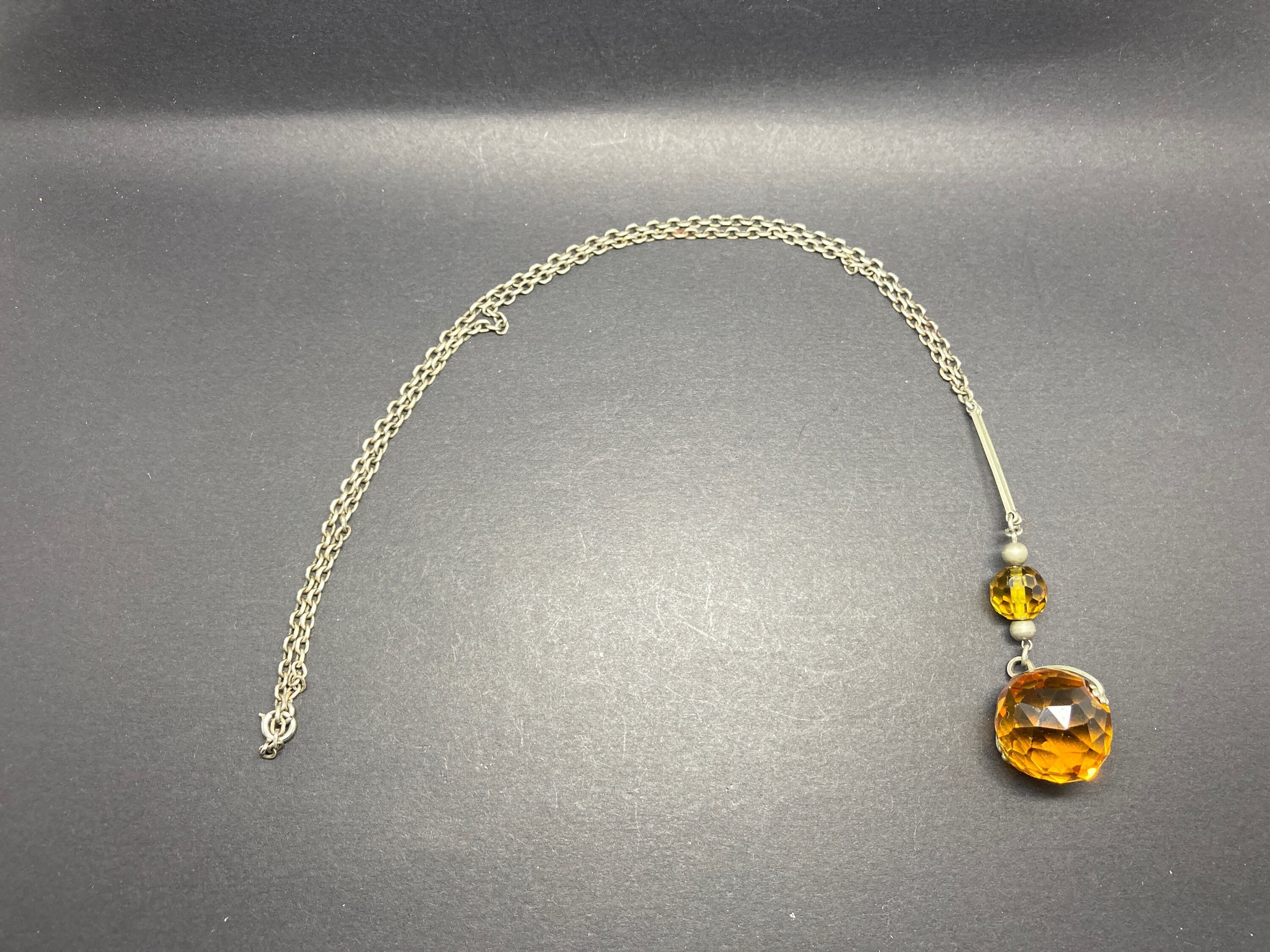 Pendentif Ambre Argenté Style Art Déco - Chaîne Longue Taille XXL, Occasion Vintage