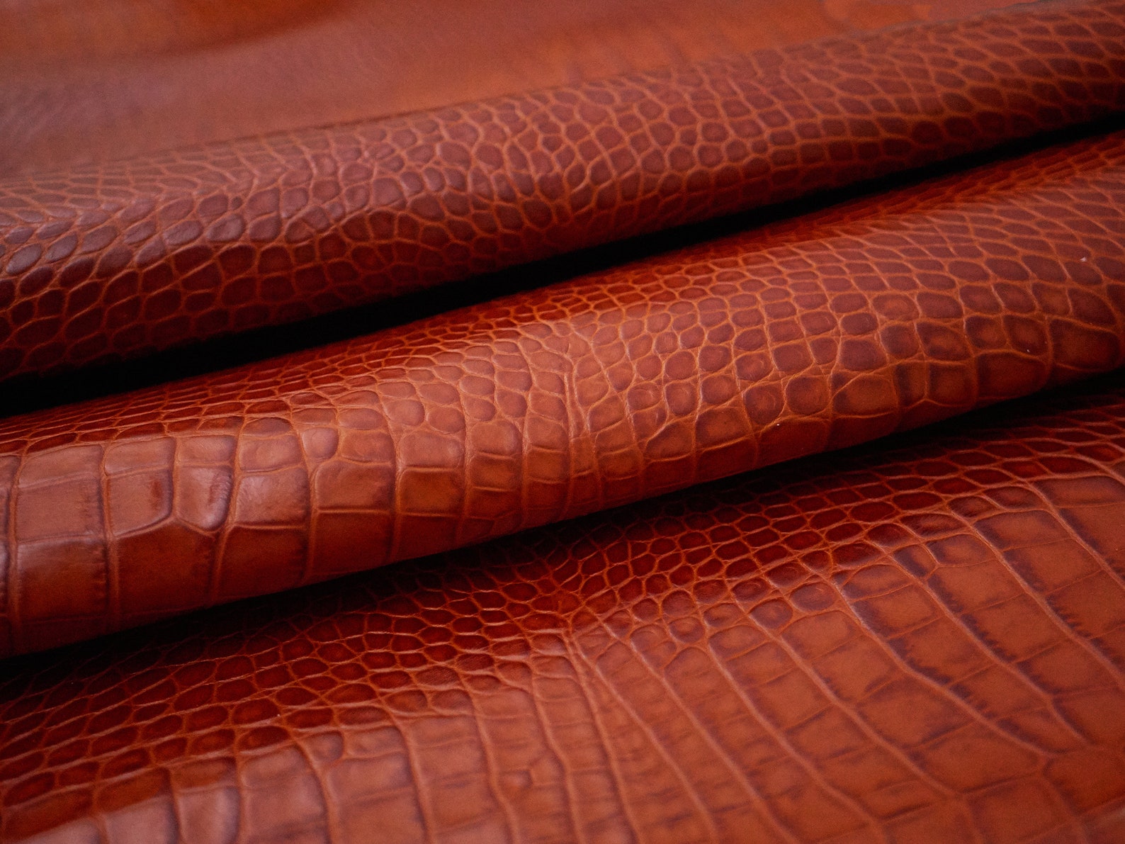 Embossed Crocodile Print on Cowhide Leather for Upholstery High Quality ...