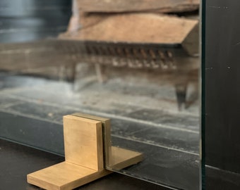 Schermo per camino moderno in vetro temperato: piedini in ottone personalizzati
