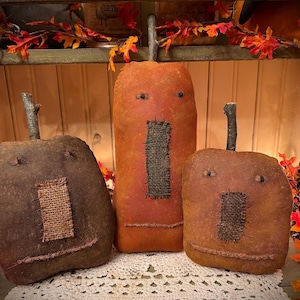 Primitive grungy pumpkins folk art Halloween farmhouse fall decor spooky country