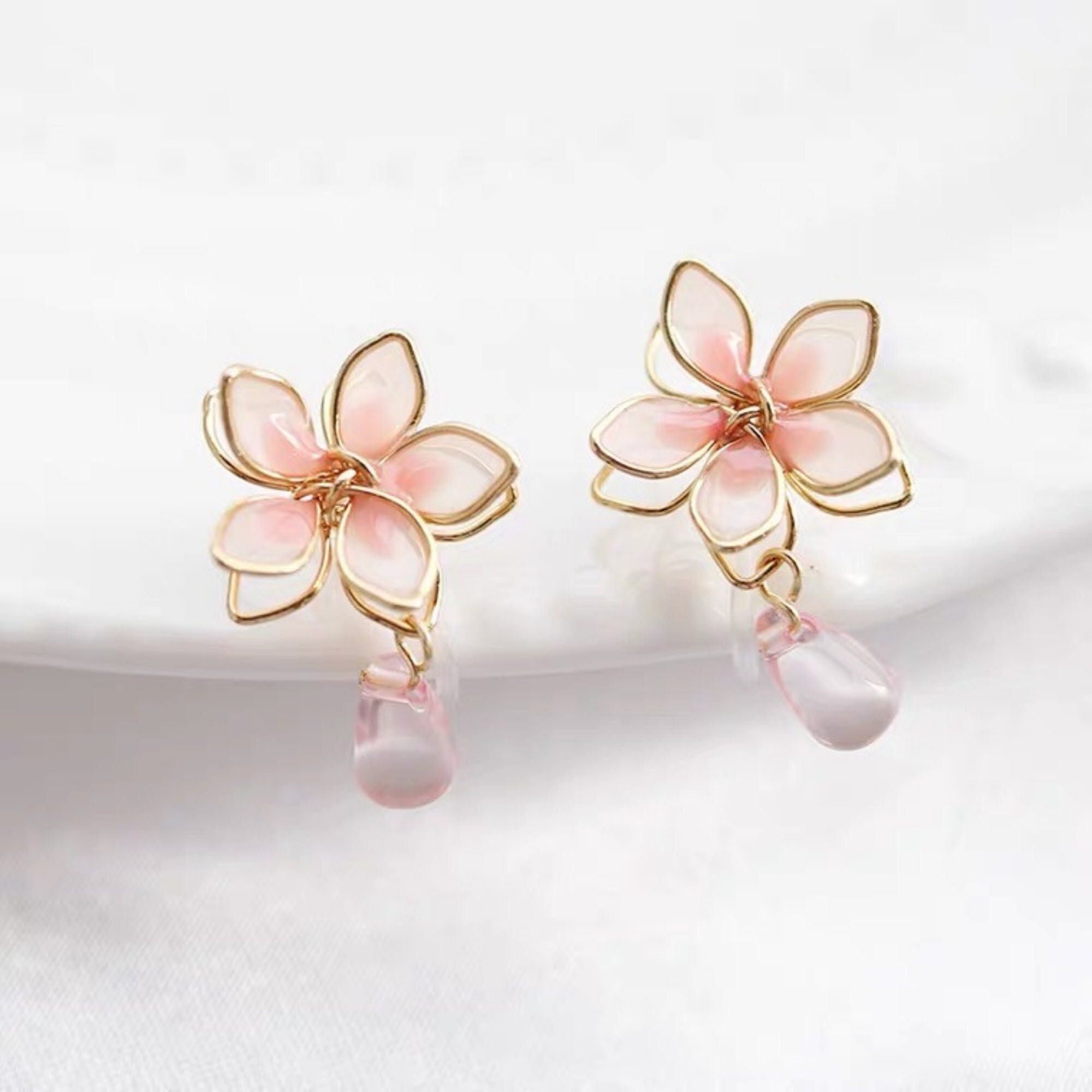 Vintage Deadstock Pink Double Feather & Daisy Clip On Earrings Jewellery Earrings Clip-On Earrings 