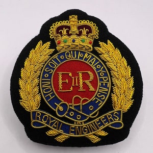 Insignia de chaqueta del Regimiento RE Insignia de chaqueta de alambre y lingotes bordada a mano del Regimiento RE Disponible en coronas del rey y de la reina