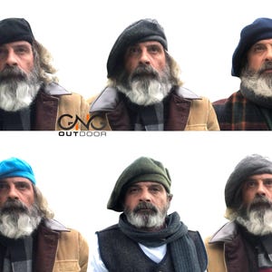 Op de afbeelding: Zes mannen dragen verschillende gekleurde baretten. De baretten zijn allemaal van wol en hebben een klassieke stijl. De mannen dragen allemaal casual kleding, zoals jassen en truien.