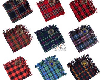 Tartan écossais Fly Plaid avec broche en pierre antique assortie, disponible dans plus de 80 tartans.