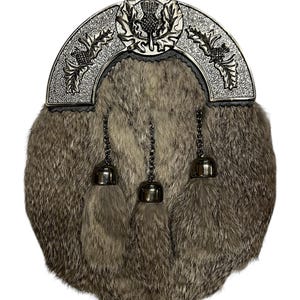 Scottish Men&#39;s Fur Sporran Thistle Cantle in 3 Tassels Kilt Sporran With Chain Belt