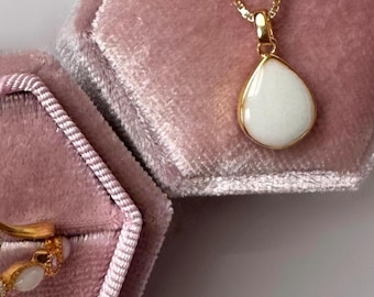 Teardrop Liquid Gold Milk Pendant Necklace