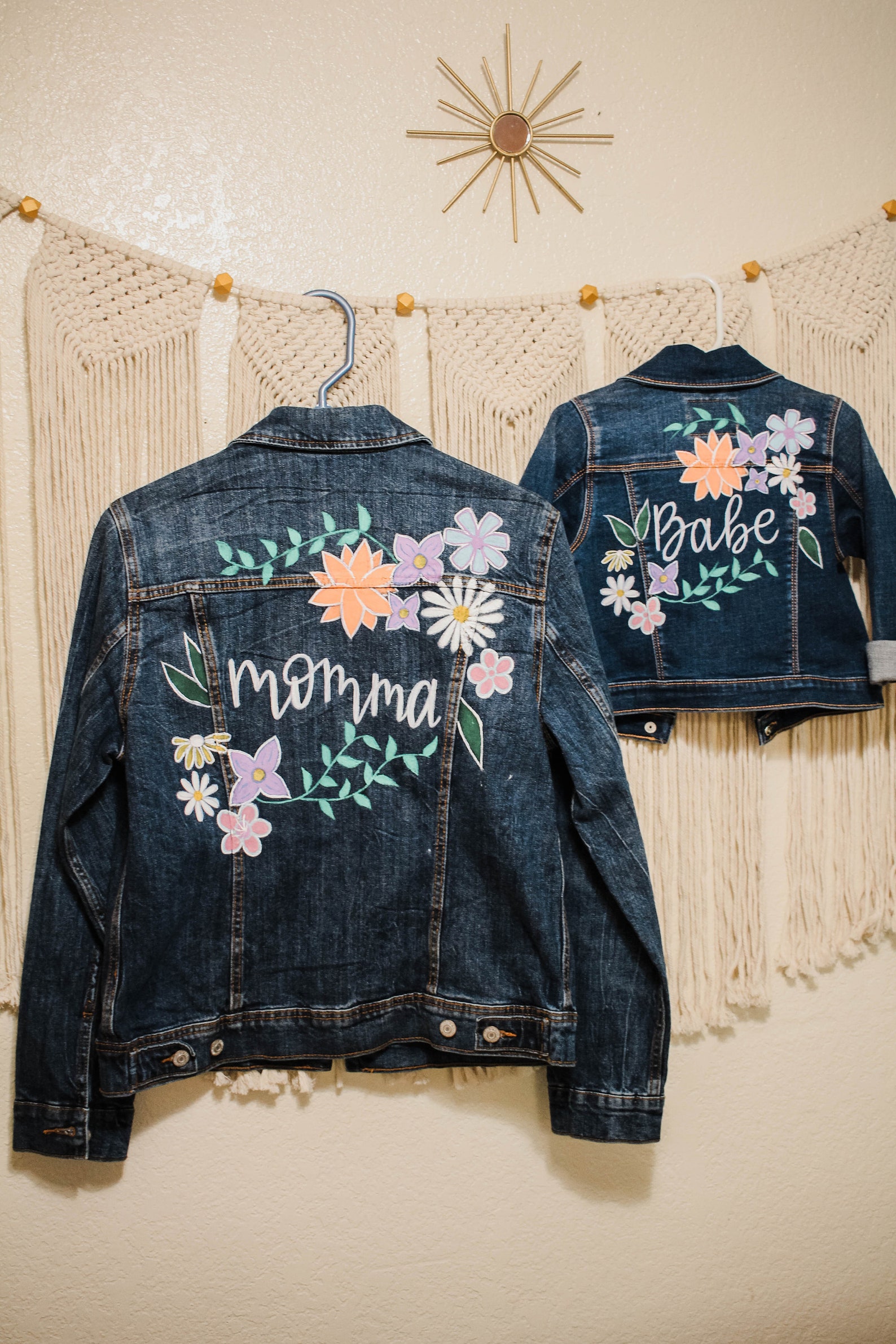 Chaquetas de mezclilla pintadas a mano Chaquetas a juego de mamá y nena