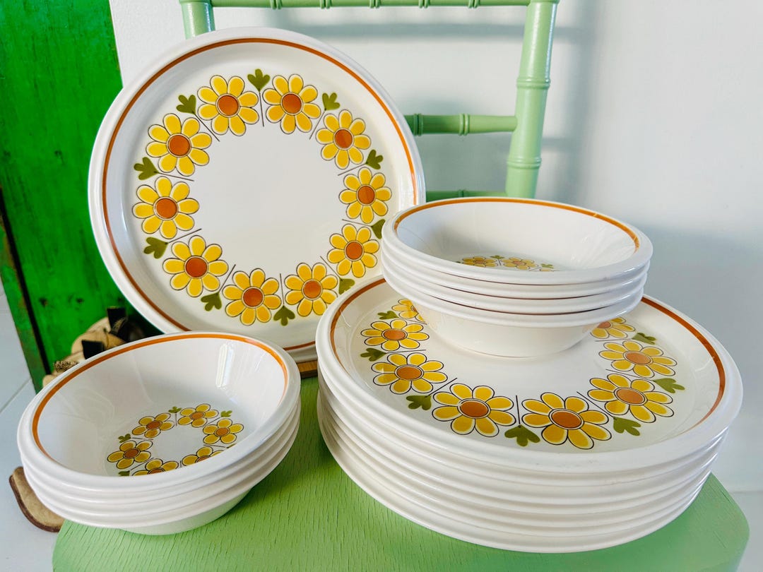 MIKASA 金箔　LaurieGatesデザイン　31cm Mikasa Light 'n Lively Roulette D5251 Dinnerware Set - Etsy