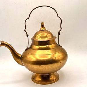 Vintage Brass Teapot: Made in India, Farmhouse Kitchen Decor