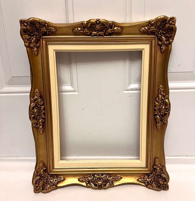 Vintage Ornate Picture Frame, Gold Gilded, Hollywood Regency Style Frame, White Border, Shabby, Ornate Details, Gallery Wall Art, Wall Decor imagem 2