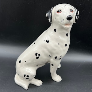 希少なダルメシアン犬、メルバウェアの置物、ボーンチャイナ、イギリス製、1960～70年、黒い斑点のある白い犬、ダルメシアンの像、コレクターアイテム