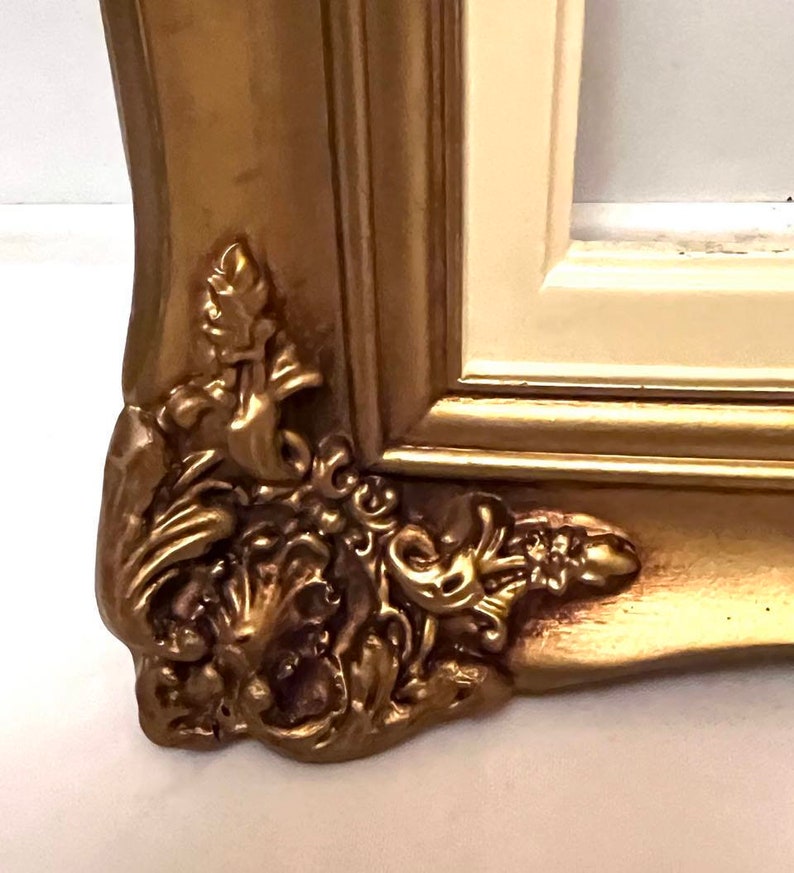 Vintage Ornate Picture Frame, Gold Gilded, Hollywood Regency Style Frame, White Border, Shabby, Ornate Details, Gallery Wall Art, Wall Decor imagem 3