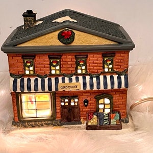 ヴィンテージ クリスマス ビレッジ、食料品店、磁器の家、ガラス窓、ライトアップ、置物付き磁器、ホリデー エクスプレッション