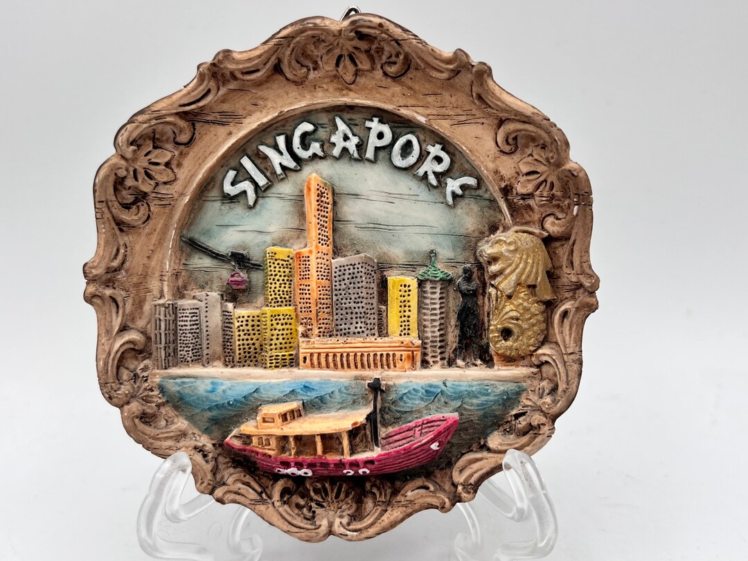 Vintage Singapore Wall Art , 3D Round Faux Wood Plaque, Merlion Lion