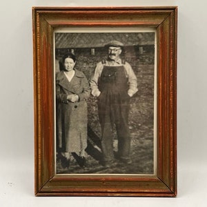 Vintage ingelijst boerenportret: primitieve eiken lijst muurkunst