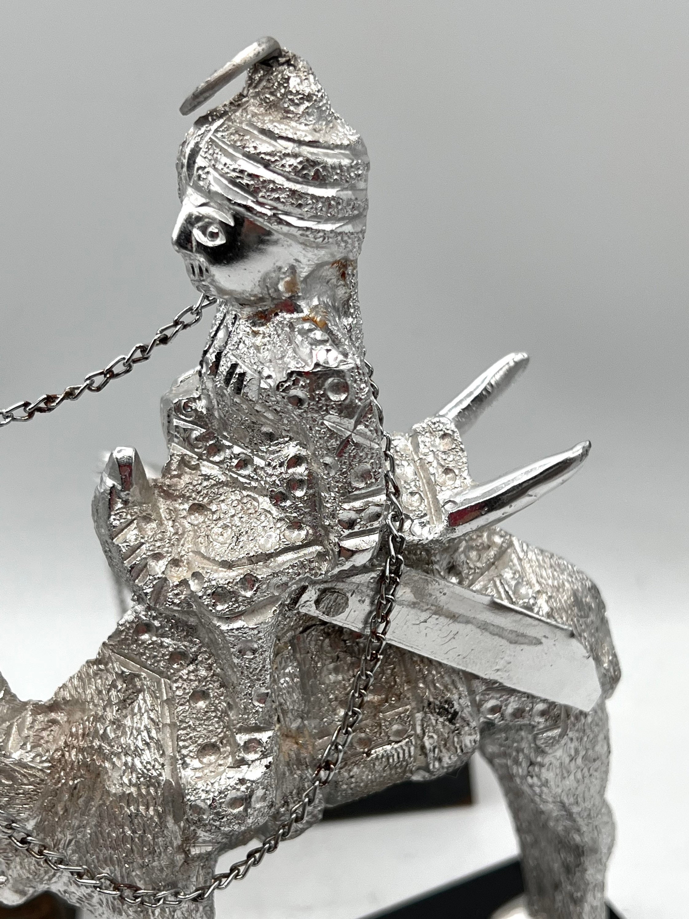 銀製のラクダの置物：インド・ラジャスタン州のラクダの王の彫刻セット