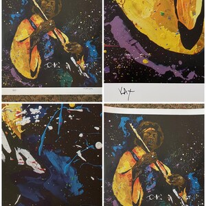 Puede incluir: Una pintura abstracta colorida de un músico tocando la guitarra. La pintura está realizada en un estilo que recuerda al pop art, con colores vivos y una composición dinámica. El músico está representado con un atuendo amarillo y naranja, sobre un fondo negro con salpicaduras de pintura azul y morada.